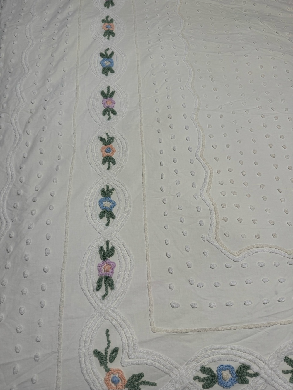 Vintage cotton chenille Tufted Coverlet with Pastel Floral Embroidery cream twin - Picture 4 of 6